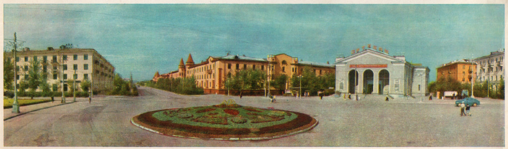 Площадь Металлургов(ныне им. Мочалова) на открытке. Вторая половина 1960-х. Источник - http://rivershkiper.livejournal.com/27550.html