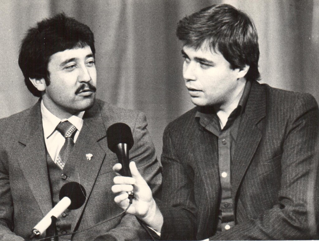 Встреча с читателями. 1986 год. слева - Д.Муратов