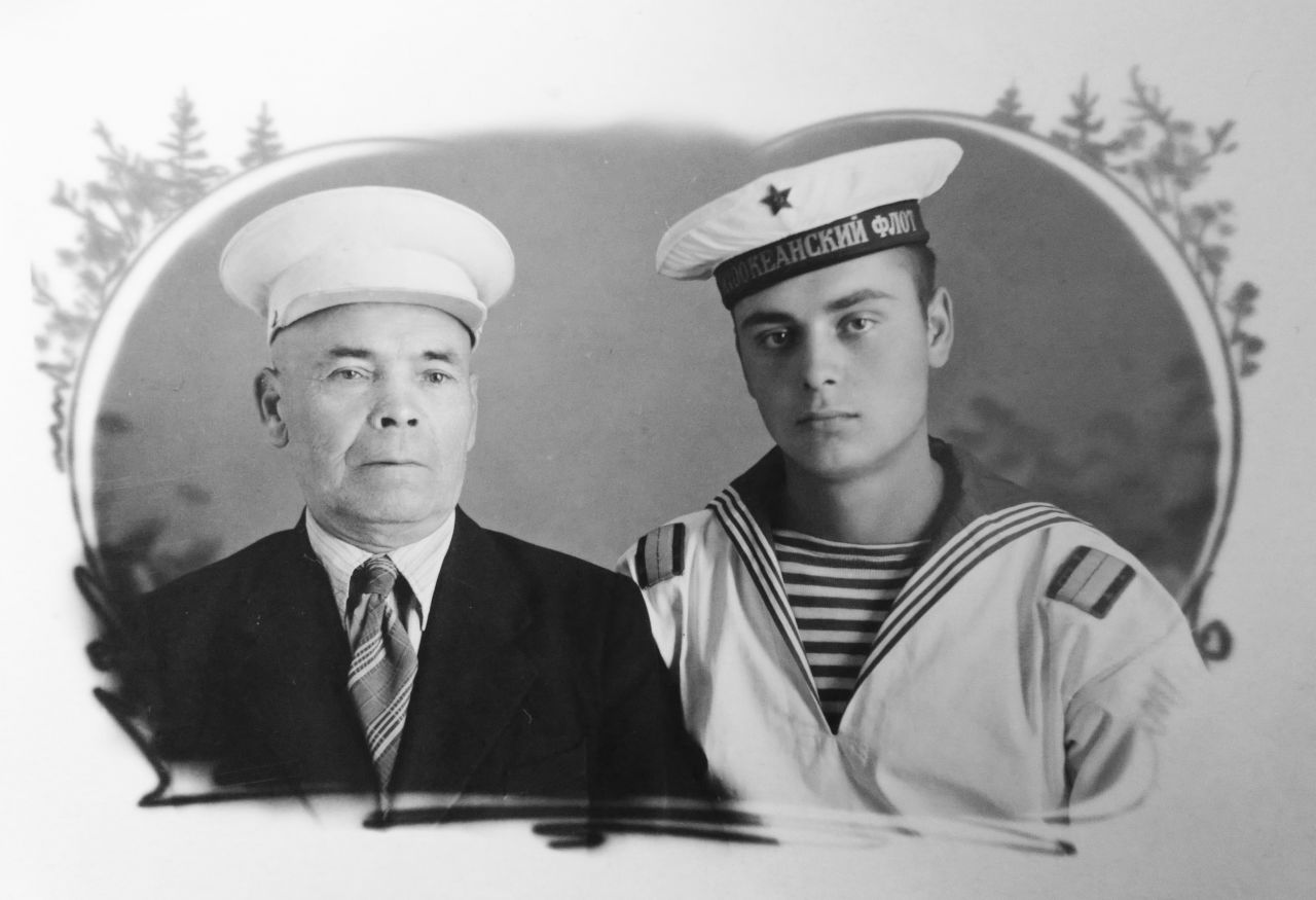 С дедом  Петром Мефодьевичем Титавниным