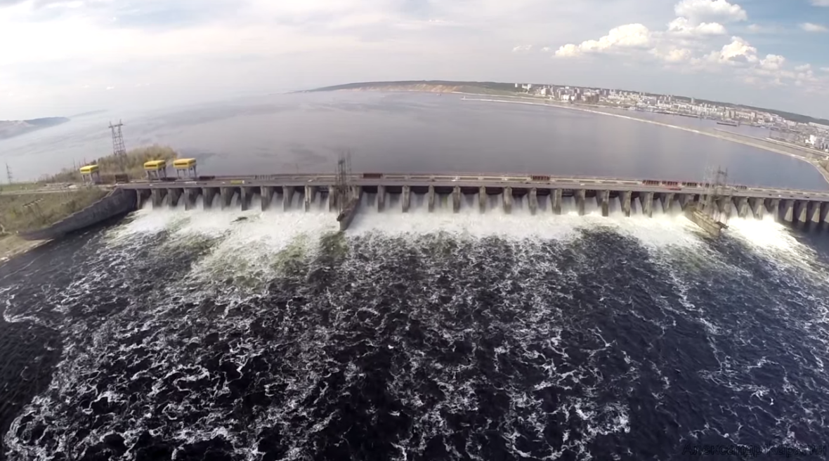 2015-05-09 08-46-19 Видеоблогер пролетел над Жигулевской ГЭС   «Другой город» самарский интернет-журнал - Google Chrome