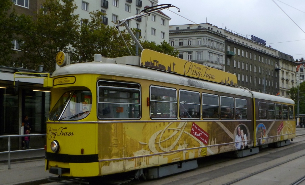 Экскурсионный-трамвай-в-Вене