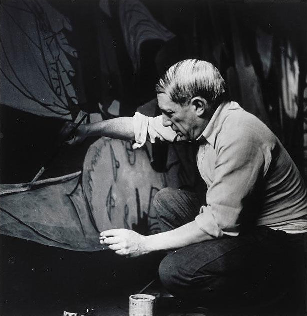 Picasso-painting-Guernica_Paris_1937_Photo-by-Dora-Maar_3