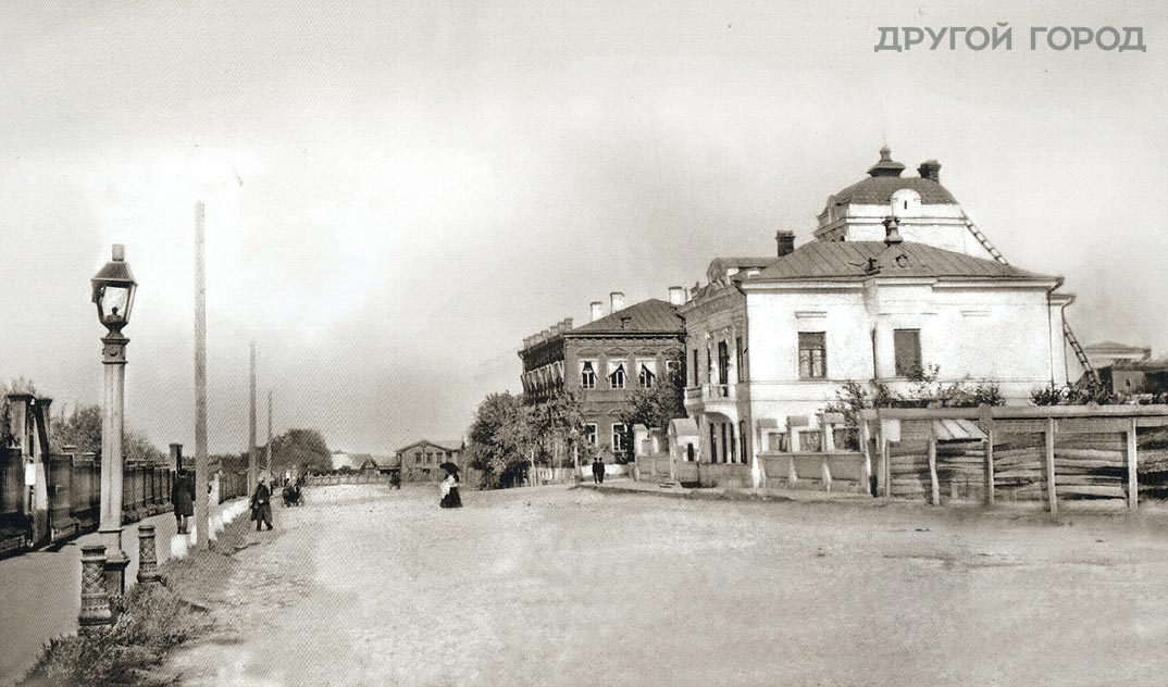 Угол улиц Алексеевской и Дворнянской