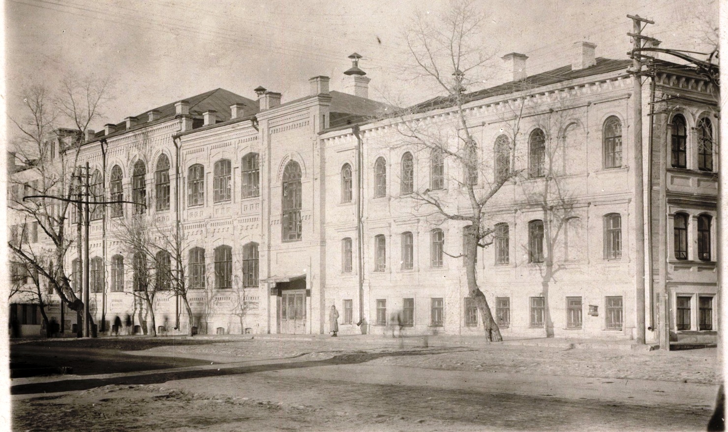 Самарский университет в 1918 году (пересечение улиц Чапаевской и Красноармейской)