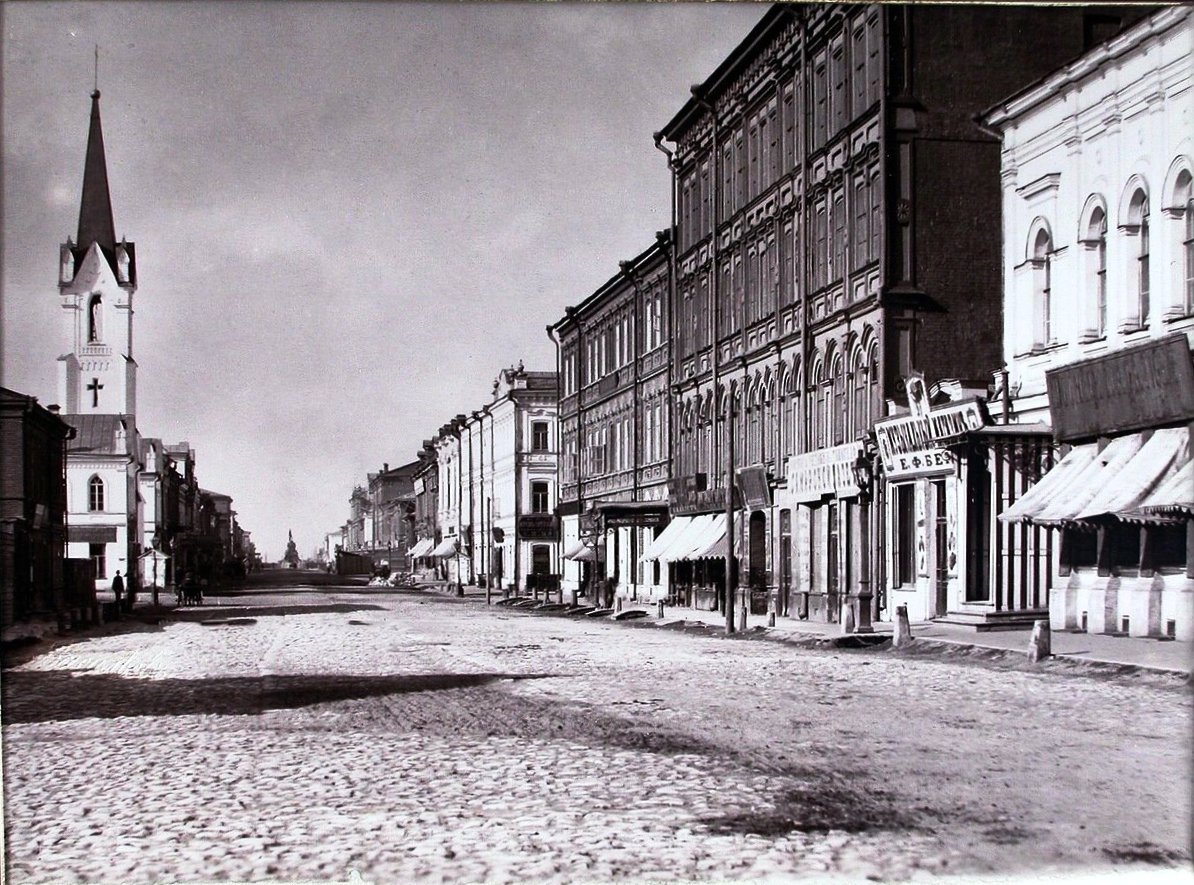 Вид на Дворянскую улицу с северной стороны