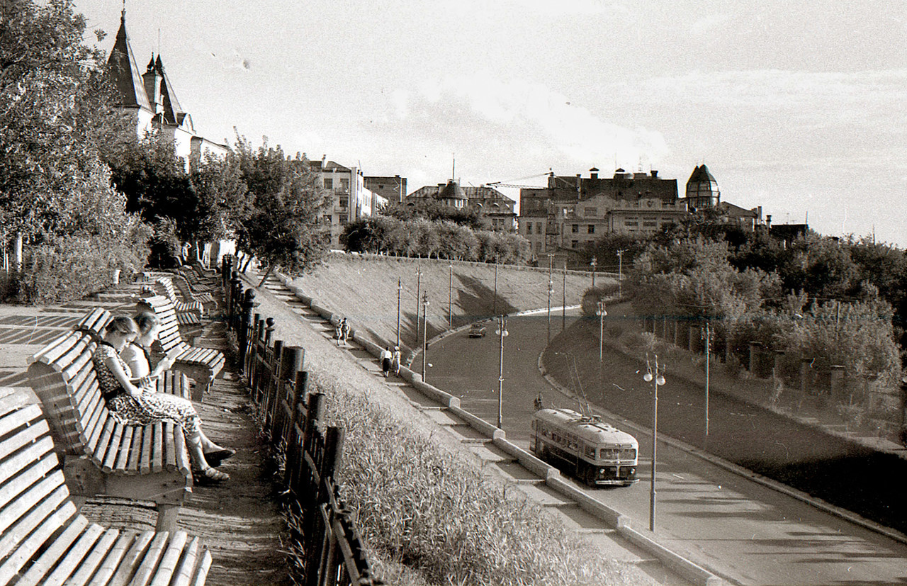 Вид на улицу Куйбышева из сквера Пушкина
