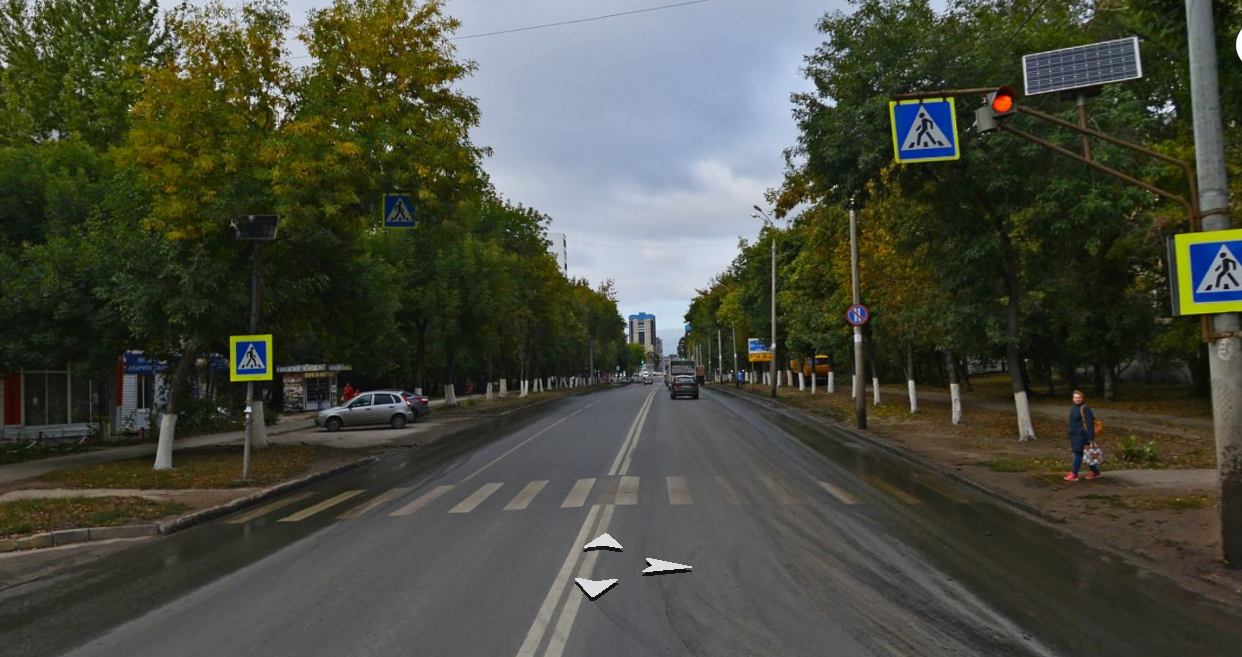 Как и другие самые опасные для пешеходов места, переход на Димитрова, 45 выглядит обманчиво тихим. На нем сбивают по четыре человека в год.