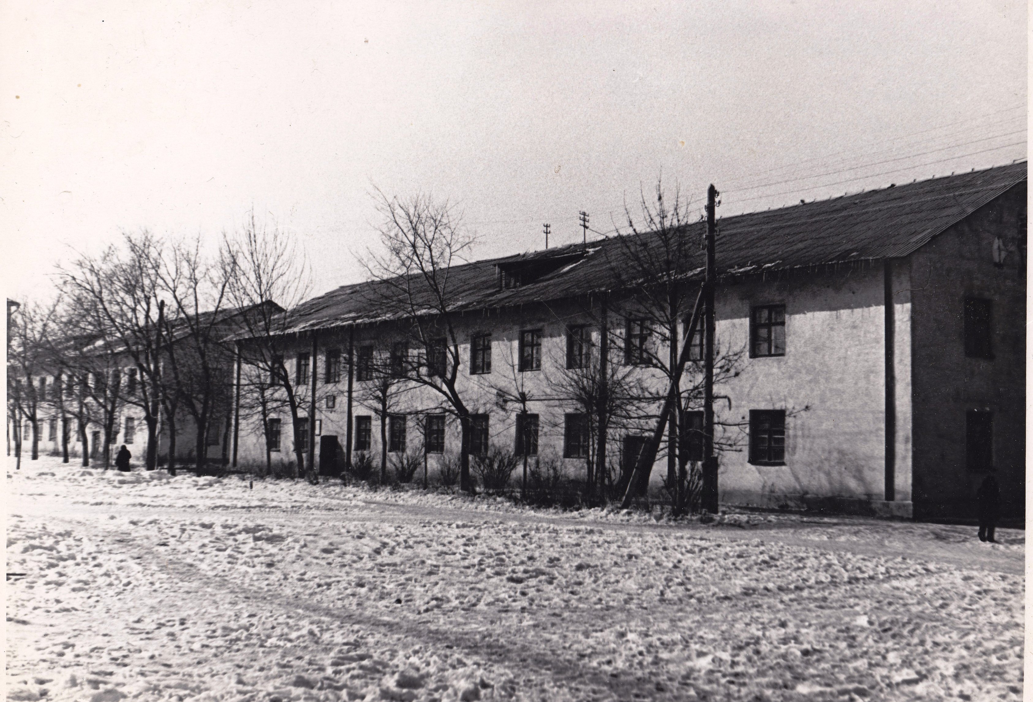 Барак-старое-здание-РУ-9-на-ул.-Сталинабадской-снесут-в-1973-год