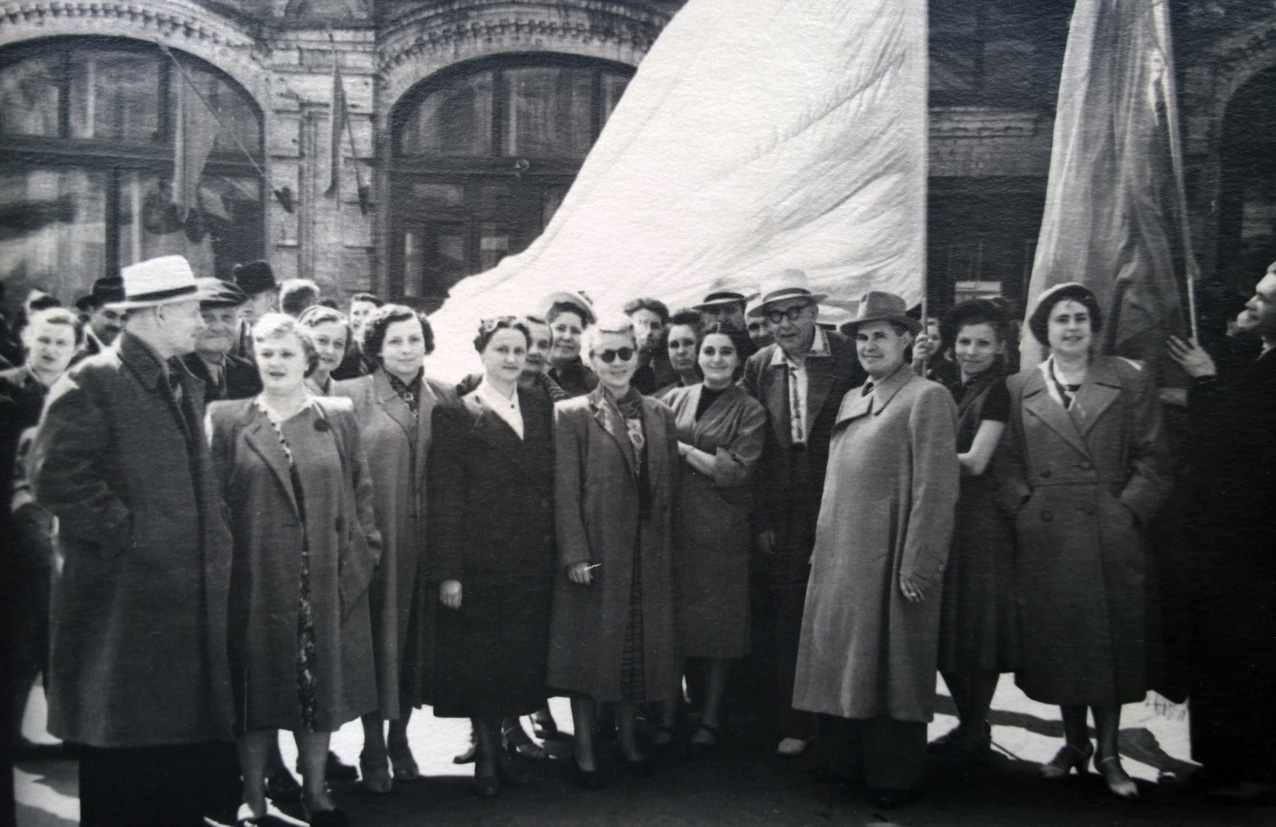 1954 год. Первомайская демонстрация в Киеве 1936 год. Первомайская демонстрация Таганрог 1947. Куйбышевэнерго. Куйбышевэнерго фото.