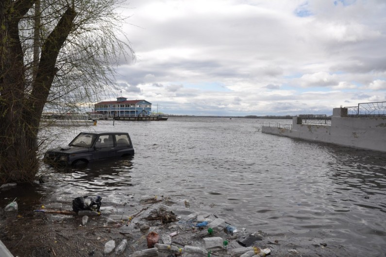 Какая волга сейчас. Спуск к Волге Тольятти,. Уровень воды Самара 2021. Дно Волги в Нижнем Новгороде. Уровень воды в Волге.
