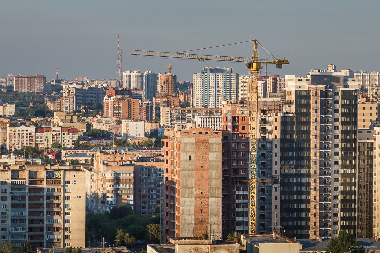 Высотки самары. Самара человейники. Высотная Самара. Самарские высотки. Харьков высотки.