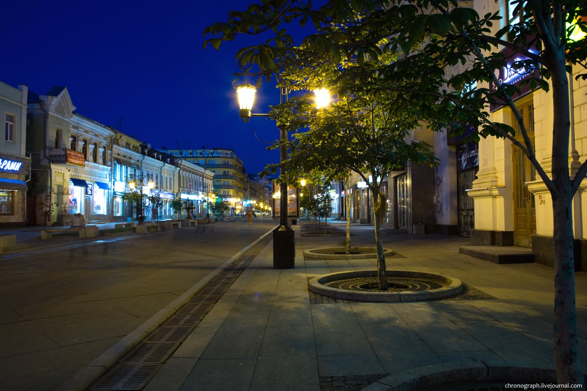 Улицы города самара. Самара Ленинградская вечером. Вечерняя Самара ленинградка. Ленинградская ночью Самара. Самара Ленинградская улица вечером.