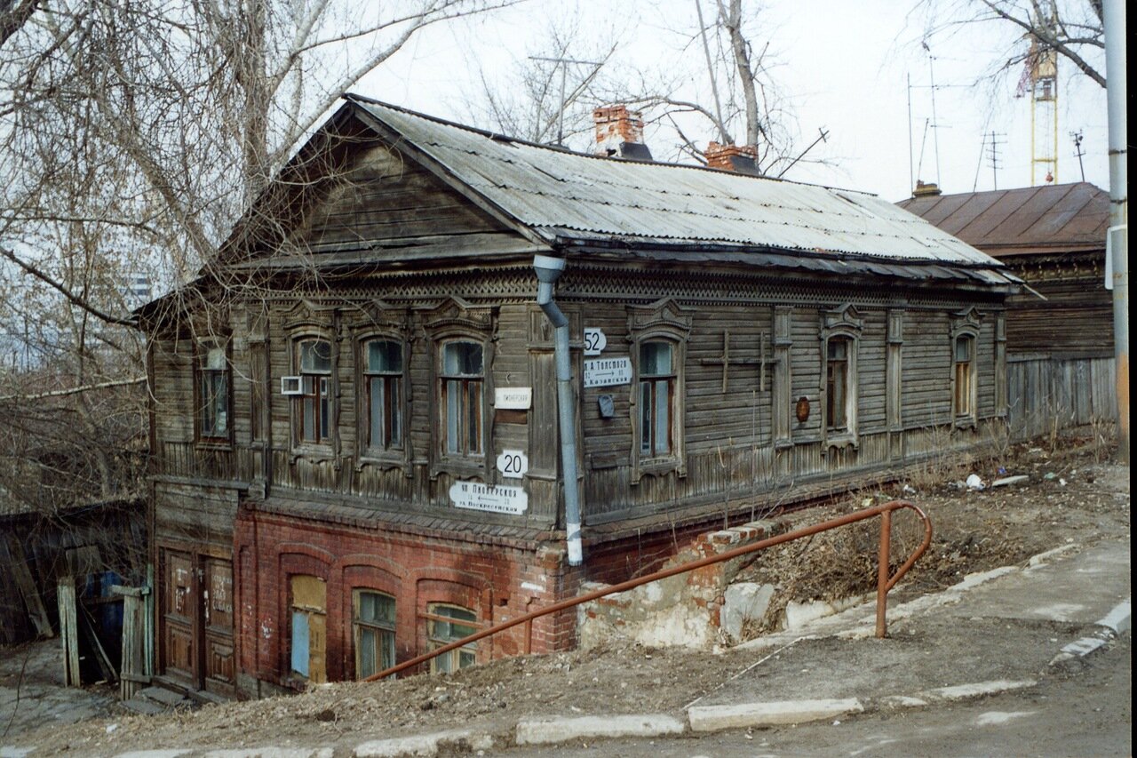 Первые этажи зданий. Дом купца Маштаков Самара. Дом купца Аллилуева Подольск. Дом купца Сорокоумова в Одинцово. Закопанные города России.