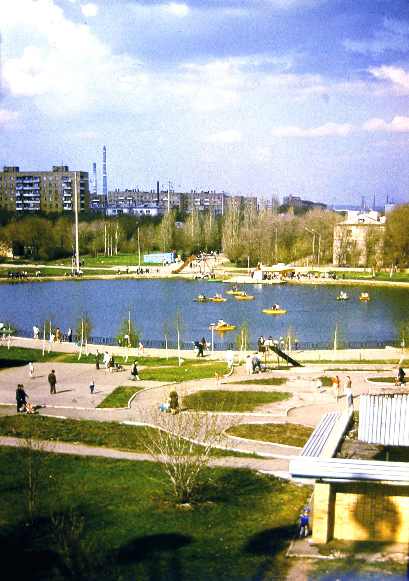 Х х самара. Парк молодежный Самара. Парк 50 летия ВЛКСМ Самара. Молодёжный парк Самара озеро. Парк Металлургов Самара.