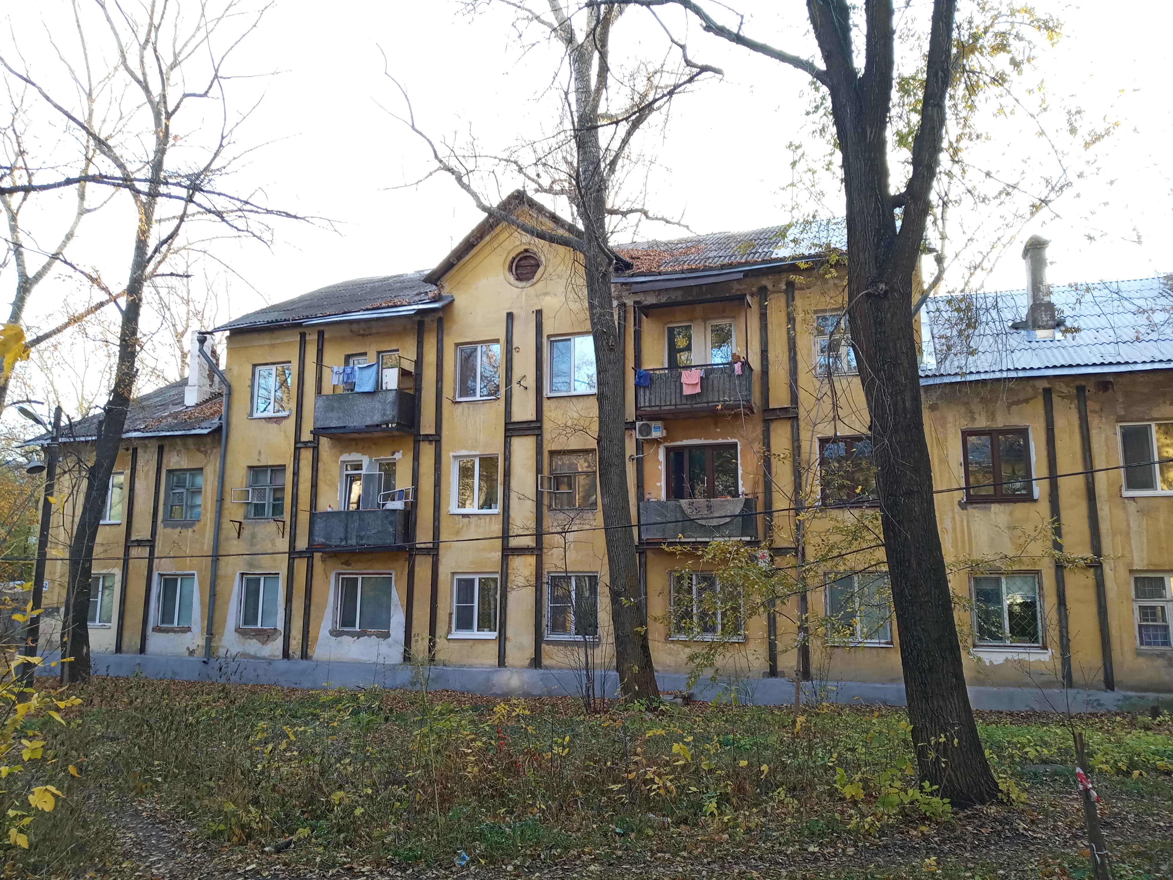 Разноэтажный дом улицы Севастопольской