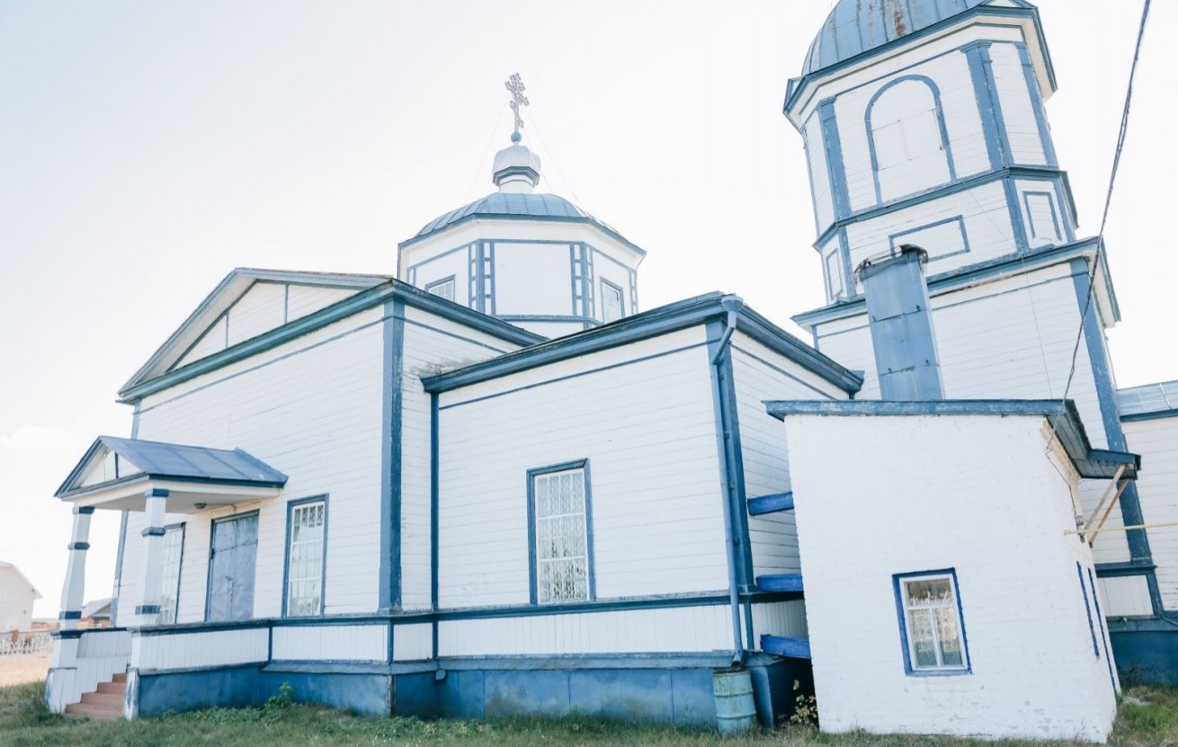 Погода в малышевка самарская область. Церковь малая Малышевка Самарская область. Церковь село малая Малышевка. Храм в малой Малышевке Кинельского района. Церковь Архангела Михаила малая Малышевка.